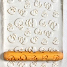 MKM Skulls Wooden Hand Roller HR-33