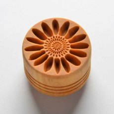 MKM Large Round Sunflower SCL-108